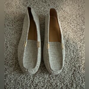NWOT women’s flats